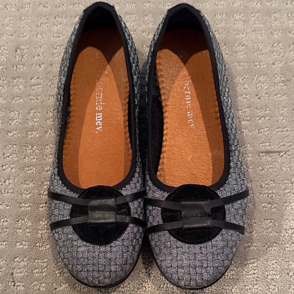 bernie mev. Women's Elegant Black and Silver Loafers 39